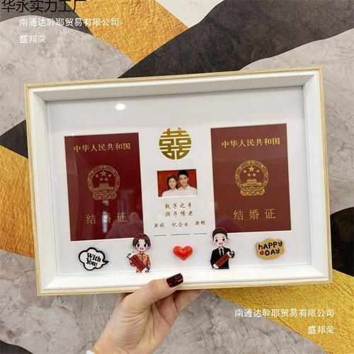 時光機里的米奇 定格婚禮甜蜜，“米奇相框擺臺”暢銷背后的儀式感經(jīng)濟